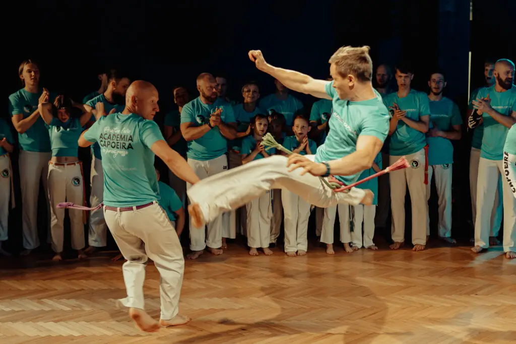 Dlaczego warto trenować capoeirę – Academia Capoeira w Łodzi
