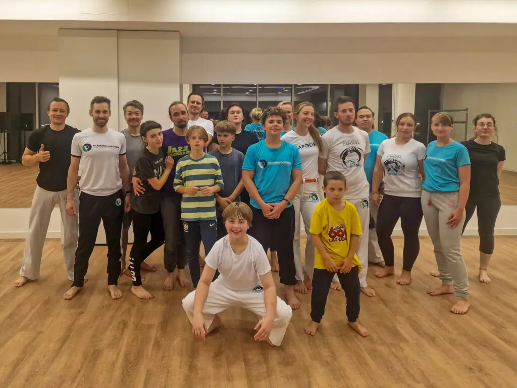 Trening capoeiry bez specjalistycznego sprzętu w Academia Capoeira w Łodzi