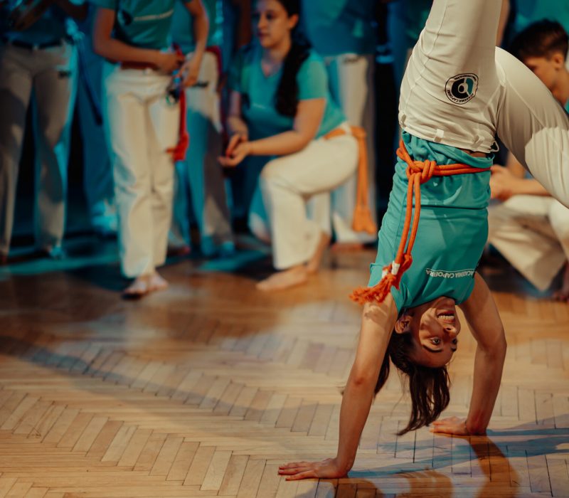 Roda capoeiry – tradycyjny krąg podczas treningu w Academia Capoeira w Łodzi
